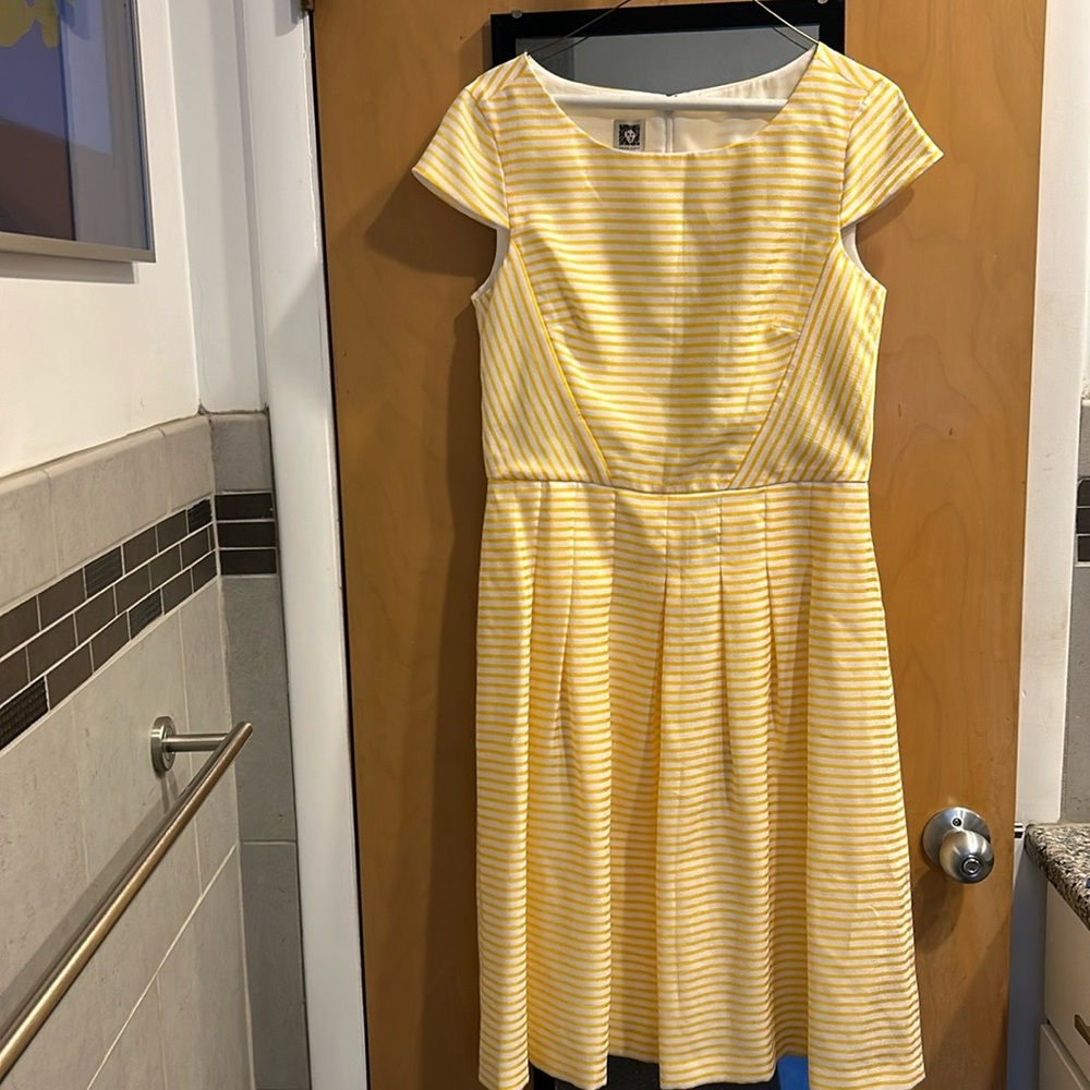 COPY - Gorgeous feminine spring summer Anne Klein dress with cap sleeves